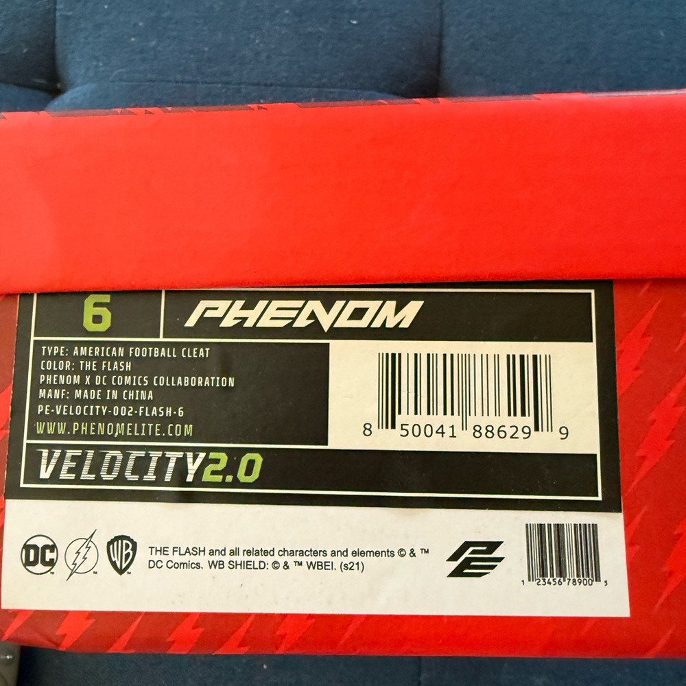 Phenom velocity 2.0 size 6. Flash football cleats very good condition. - Picture 4 of 5